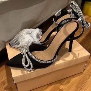 Billini black satin/silver Elope heel NWT